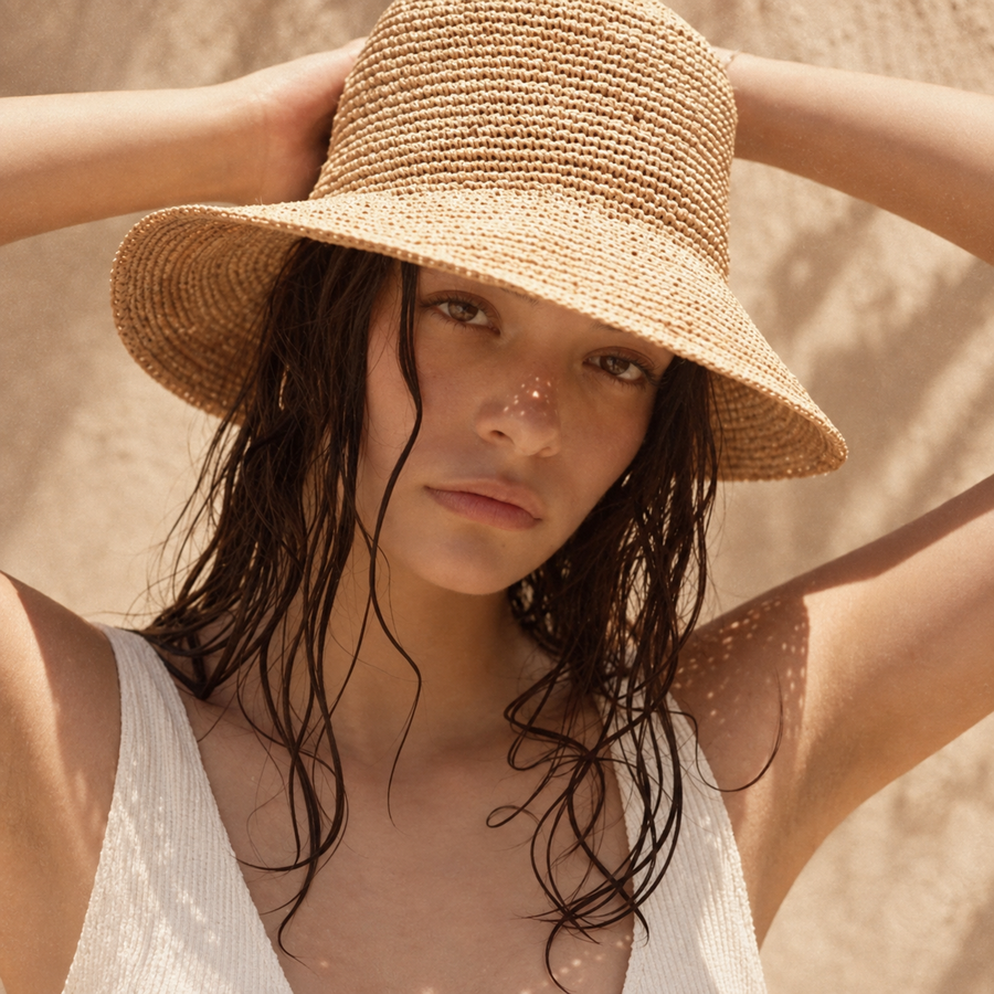 Avenelle editorial image